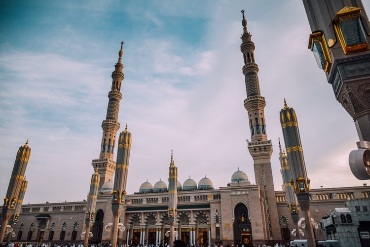Potret 5 Masjid Bersejarah di Dunia