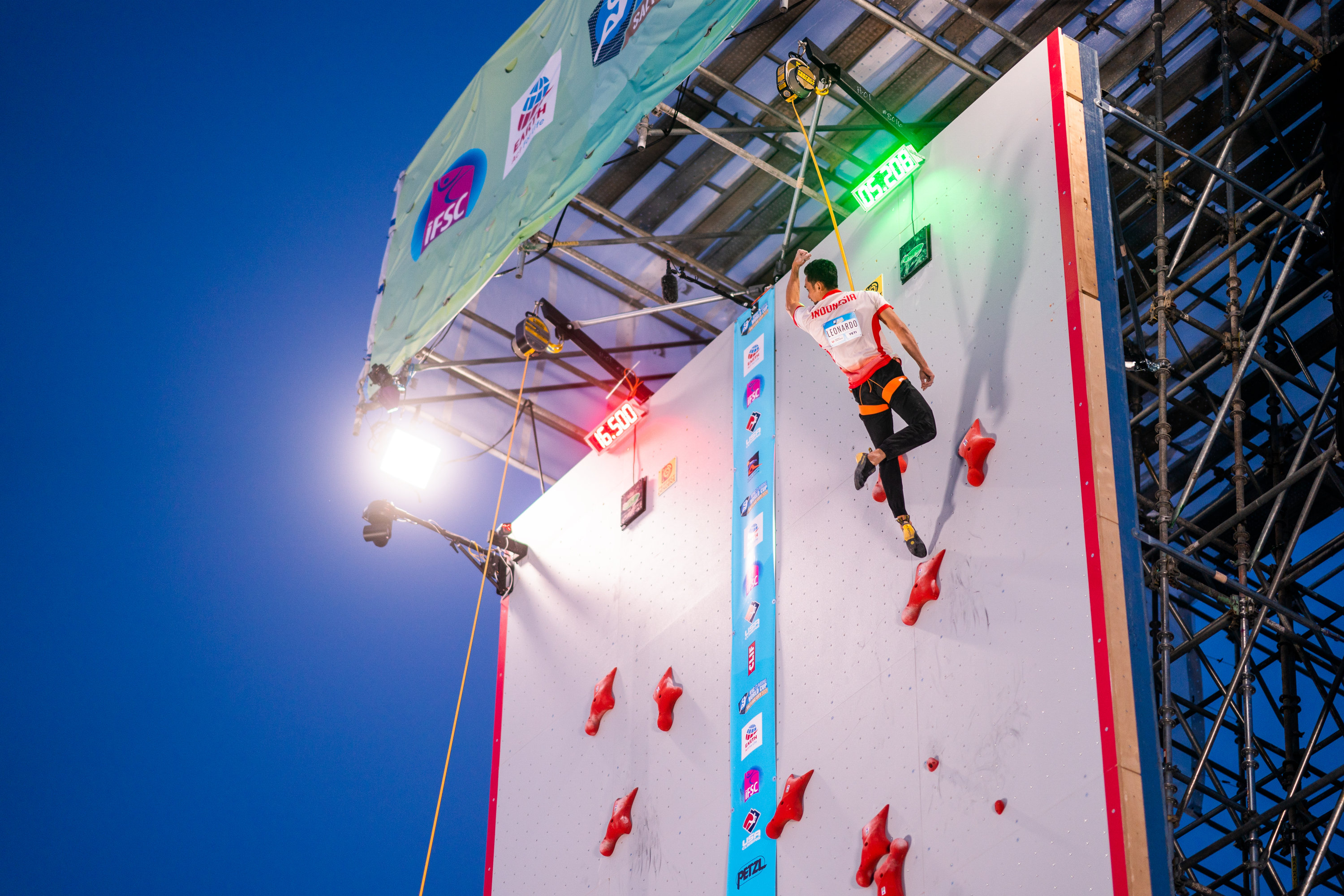 Atlet Panjat Tebing Indonesia Pecahkan Rekor Dunia di IFSC World Cup 2021