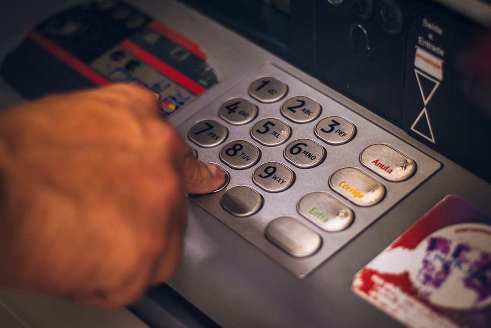 Perubahan Tarif Cek Saldo dan Tarik Tunai di ATM Link Ditunda