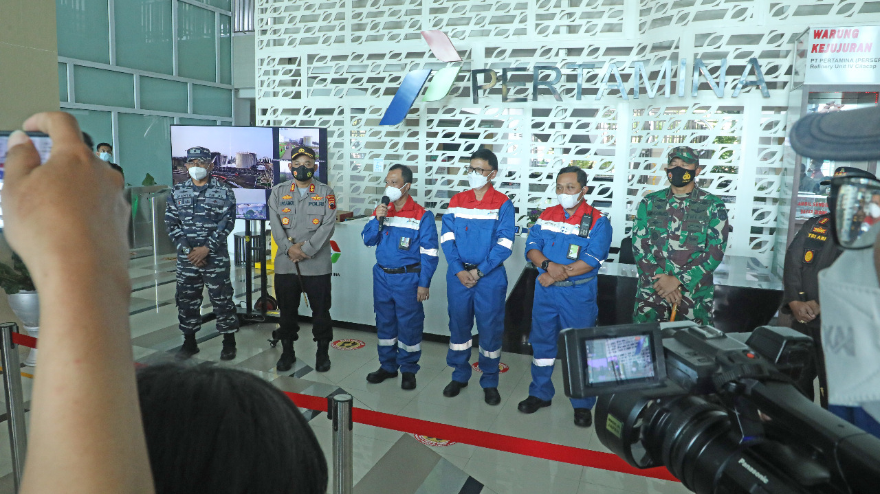 Tuntas, Pertamina Berhasil Padamkan Kebakaran di Area Tangki Kilang Cilacap