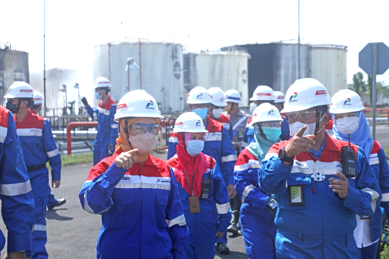Dirut Pertamina Pantau Langsung Penanganan Insiden, Pastikan Operasional & Layanan Kilang Cilacap Tidak Terganggu