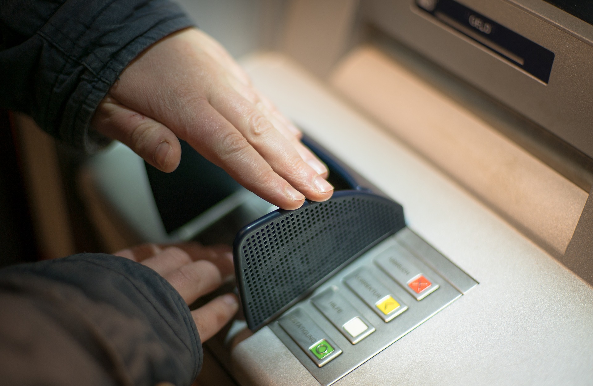 Himbara Batalkan Biaya Administrasi Cek Saldo dan Tarik Tunai di ATM Link