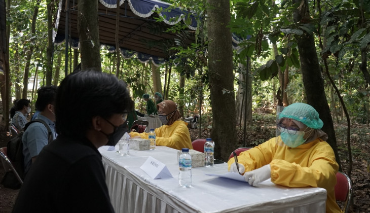 Jadi Sumber Oksigen, UGM Gelar Vaksinasi untuk Mahasiswa di Hutan Mini