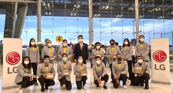 LG Luncurkan Masker Air Purifier dengan Mic dan Speakers