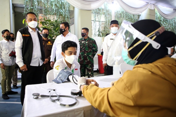 Pelajar SMP dan SMA di Surabaya Mulai Divaksin