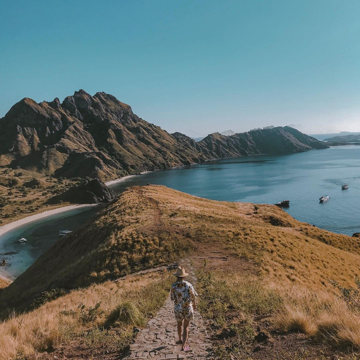 Berburu Spot Foto Instagramable di Pulau Padar Labuan Bajo