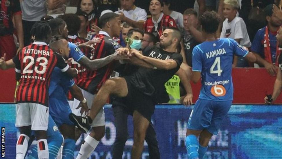 Nice vs Marseille Dihentikan, Laga Barbar di Tengah Sepak Bola Modern