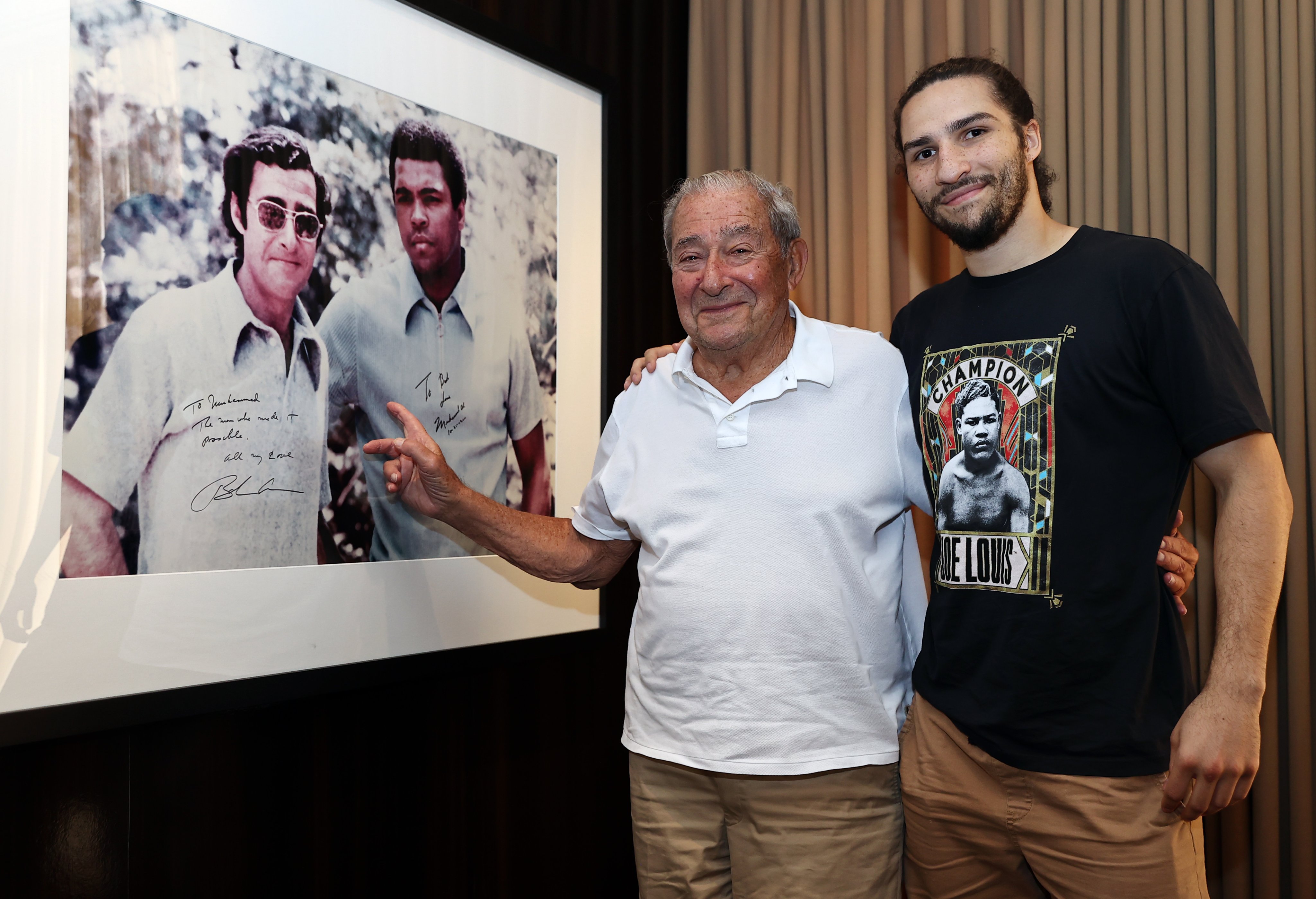 Cucu Muhammad Ali Menang TKO dalam Debut Tinju Profesional