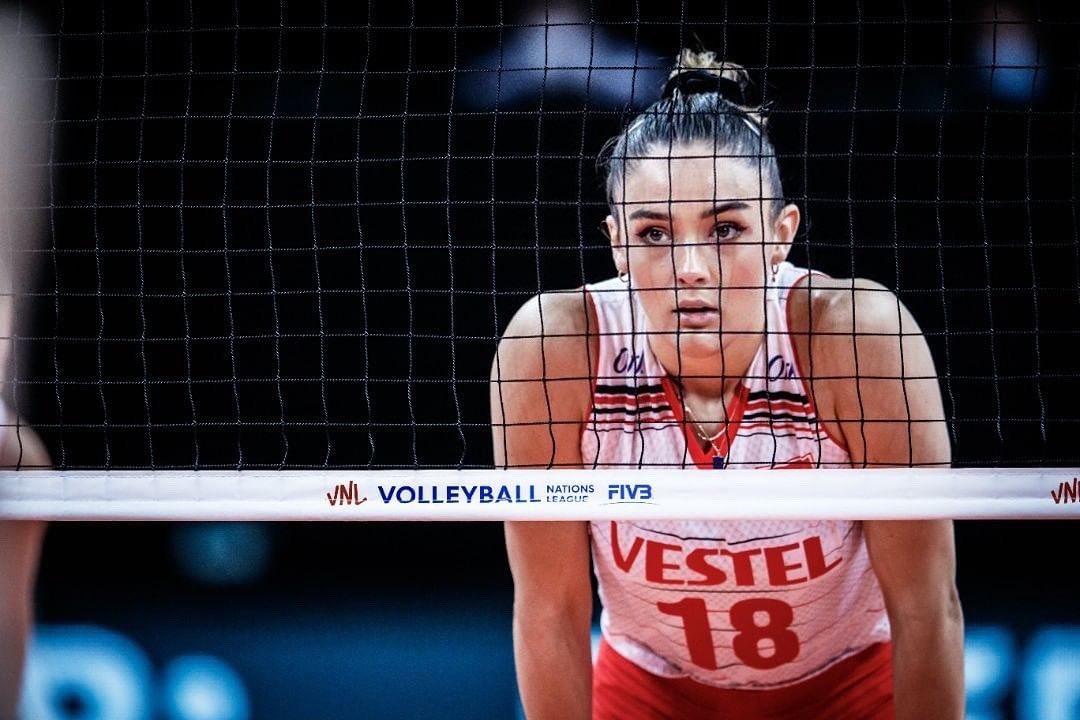 Bak Miss Universe, Pesona Zehra Gunes Menyilaukan Tokyo 2020