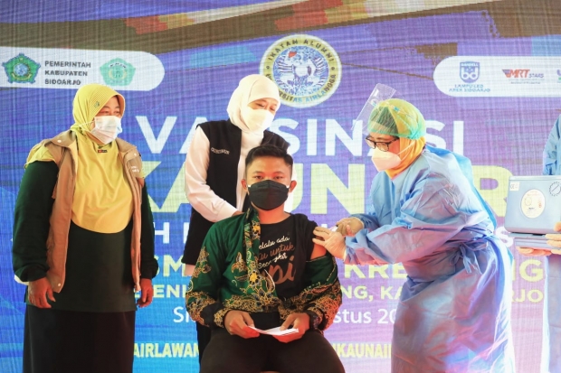Dukung Pembelajaran Tatap Muka, Pemprov Jatim Vaksinasi 57 Ribu Pelajar Serentak