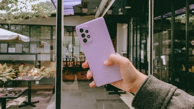 Samsung A52s, Smartphone 5G Tahan Air dengan Harga Terjangkau