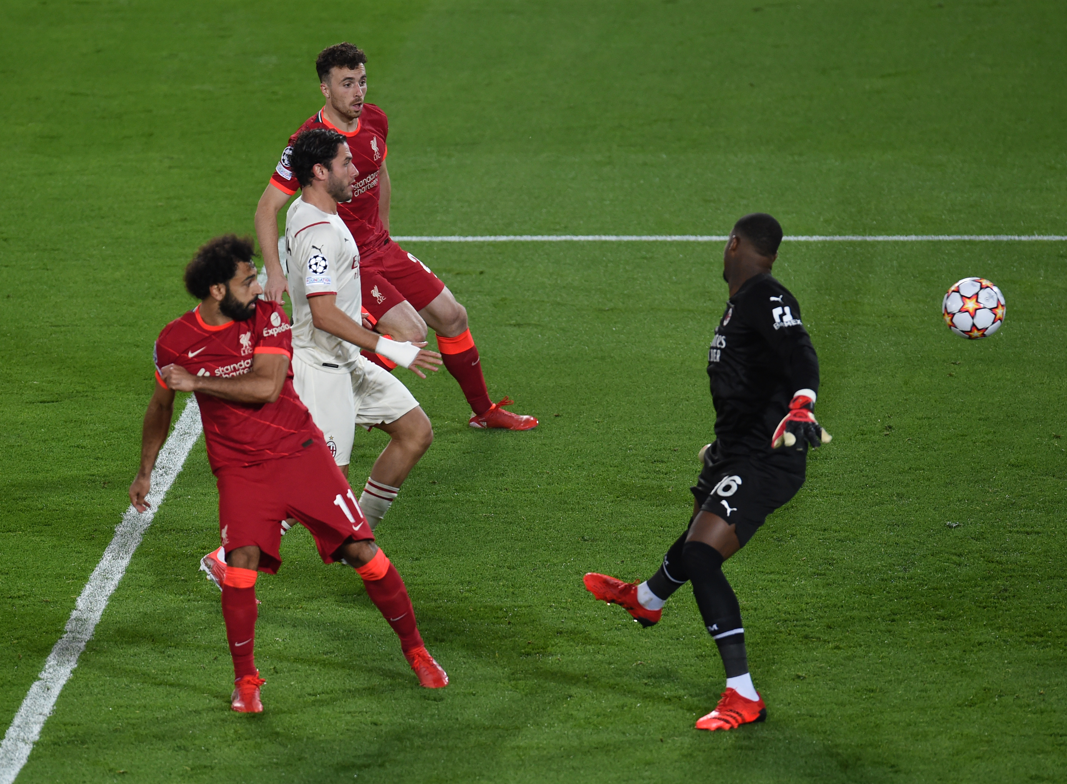 Hasil Liga Champions Kamis Dini Hari, Duo Milan Kalah, Man City Catat Rekor