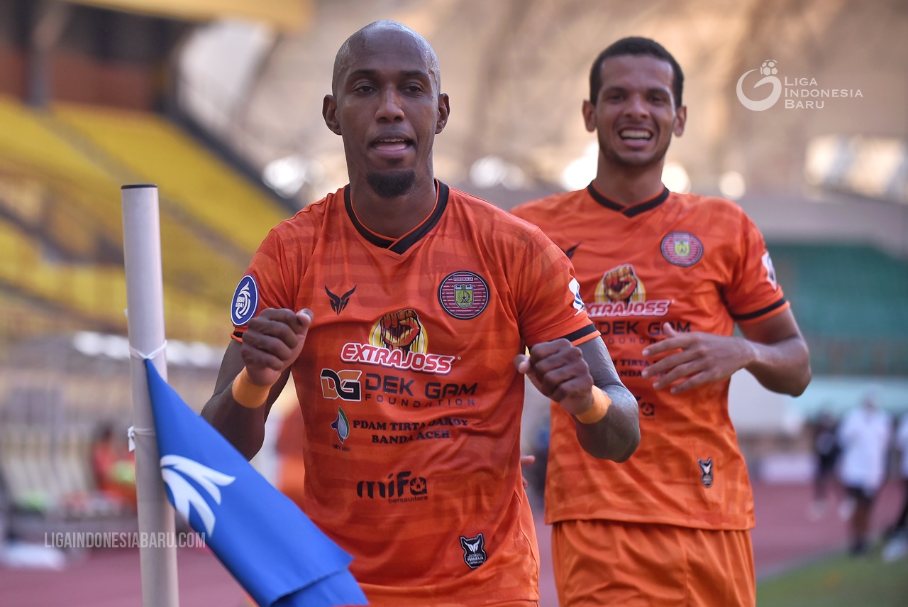 Dua Juara Berkejaran di Puncak Liga 1 2021