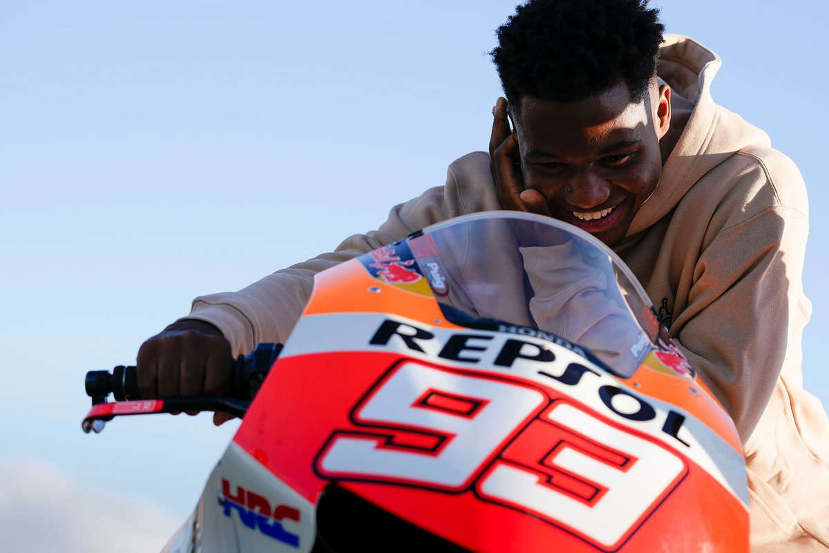 Ketika Ansu Fati Diundang Tur ke Ruang Kerja Marc Marquez