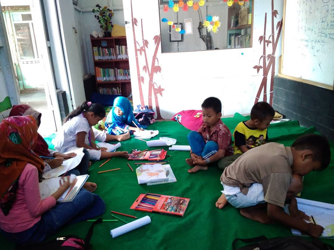 Muzeki, Pendiri Galeri Kreatif untuk Anak Pekerja Migran