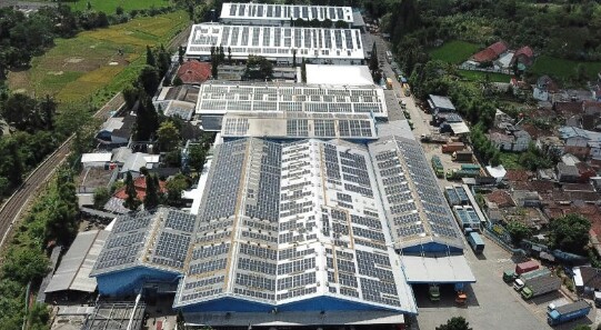 Danone-Aqua Resmikan PLTS Atap Berkapasitas 2.112 kWp di Sukabumi
