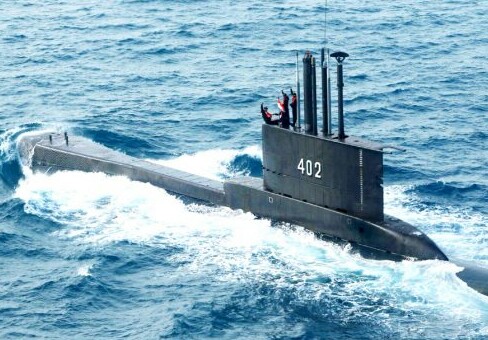 Komunitas Kapal Selam Inggris Berikan Bantuan untuk Keluarga Korban KRI Nanggala - 402