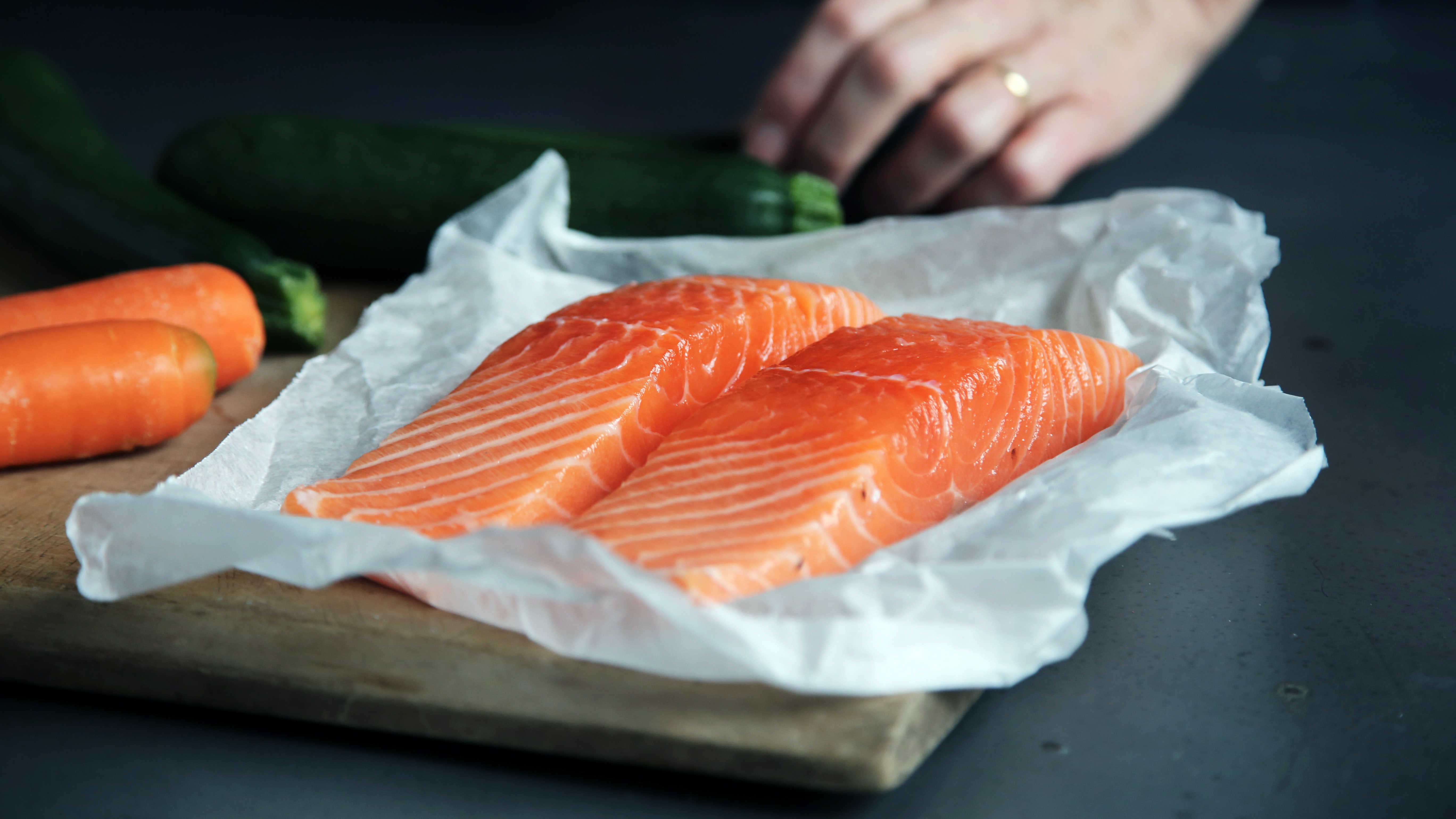 Manfaat Salmon, Jaga Kesehatan Jantung hingga Turunkan Berat Badan