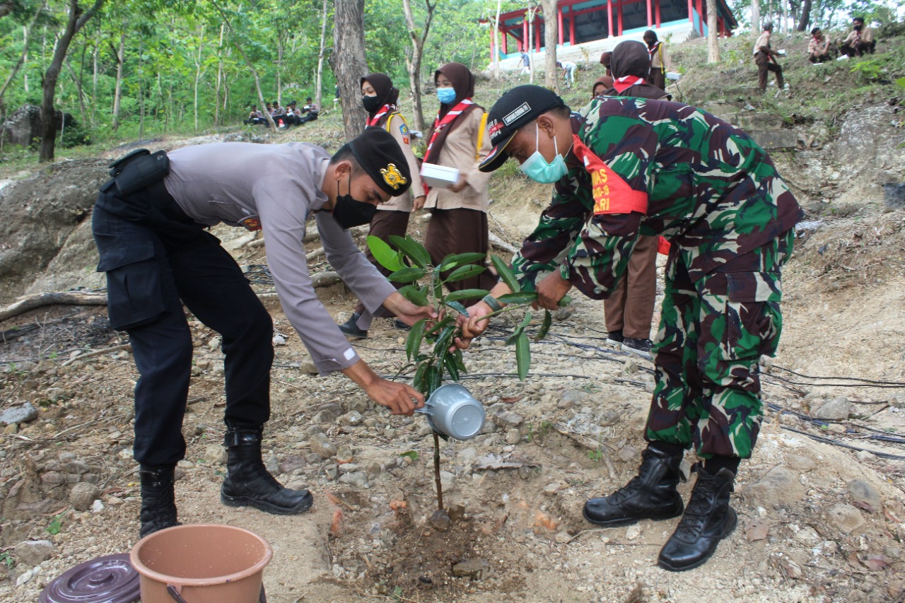 Cegah Dampak Industri, “Sukoharjo Go Green” Tanam 1.000 Pohon