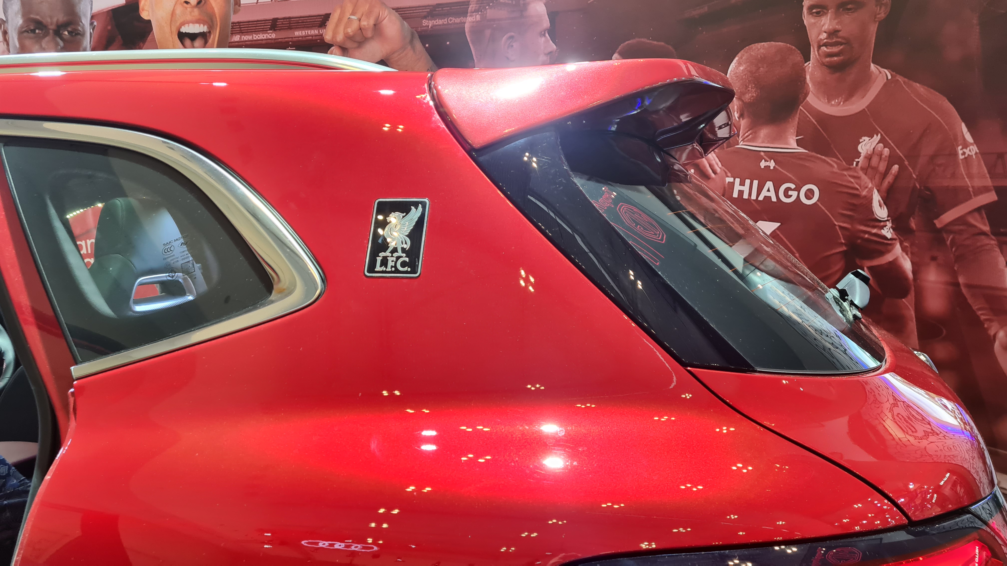 MG Hadirkan Mobil Spesial Penggemar Liverpool FC