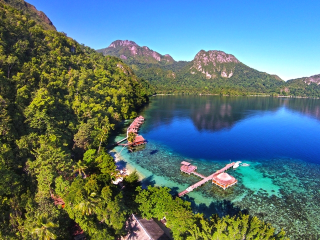 3 Penginapan Terapung Cantik ala Maldives di Indonesia