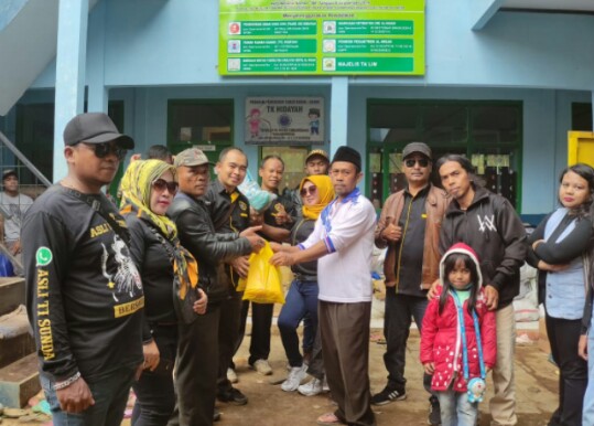 Komunitas ATS Salurkan Bantuan Sembako untuk Korban Banjir Bandang Garut
