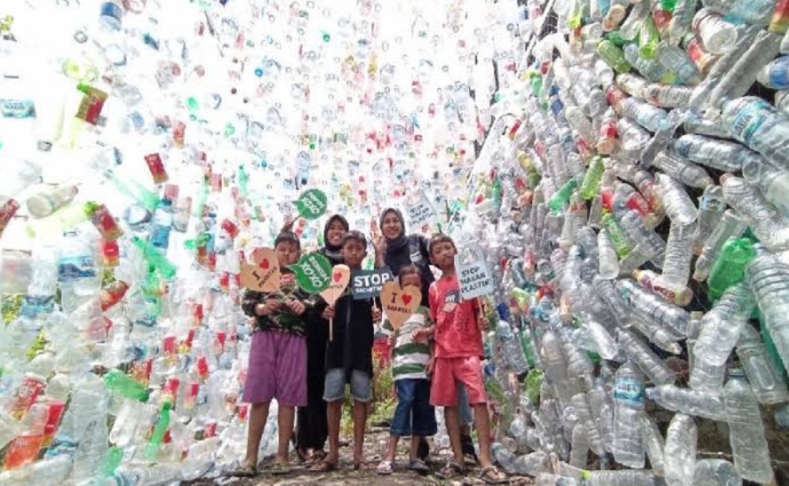 Jaga Bumi, Komunitas Brilian Gresik Kampanyekan Bahaya Plastik Bagi Lingkungan