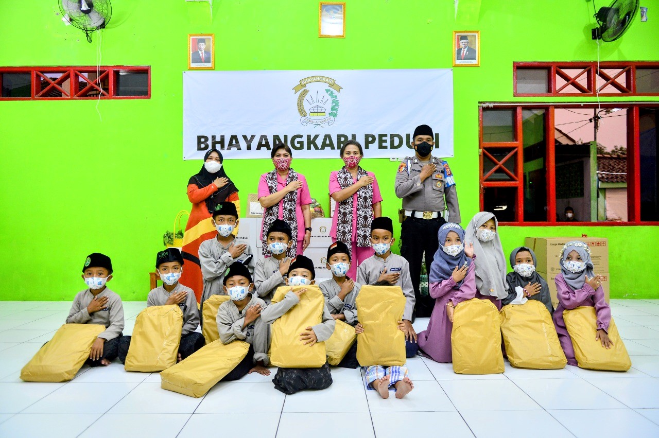 Kisah Bripka Nur Ali Berikan Cahaya Harapan di Pelosok Yogyakarta