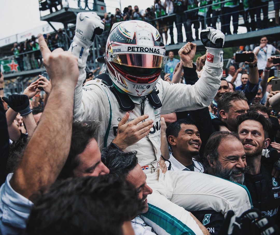 Lewis Hamilton, Pembalap Kondang Dunia dan Pejuang Kemanusiaan