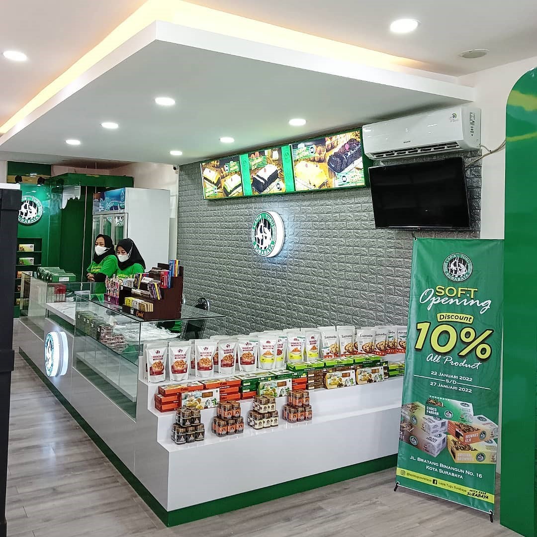 Toko baru Lapis Tugu Surabaya