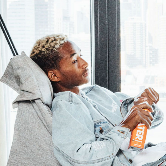Jaden Smith, Pendiri Just Water, Air Kemasan dalam Kertas Karton untuk Atasi Masalah Sampah Plastik