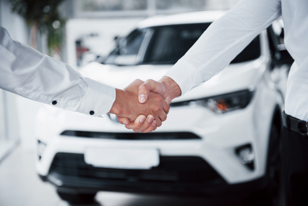 Ilustrasi membeli mobil baru. (Foto: freepik/standret)