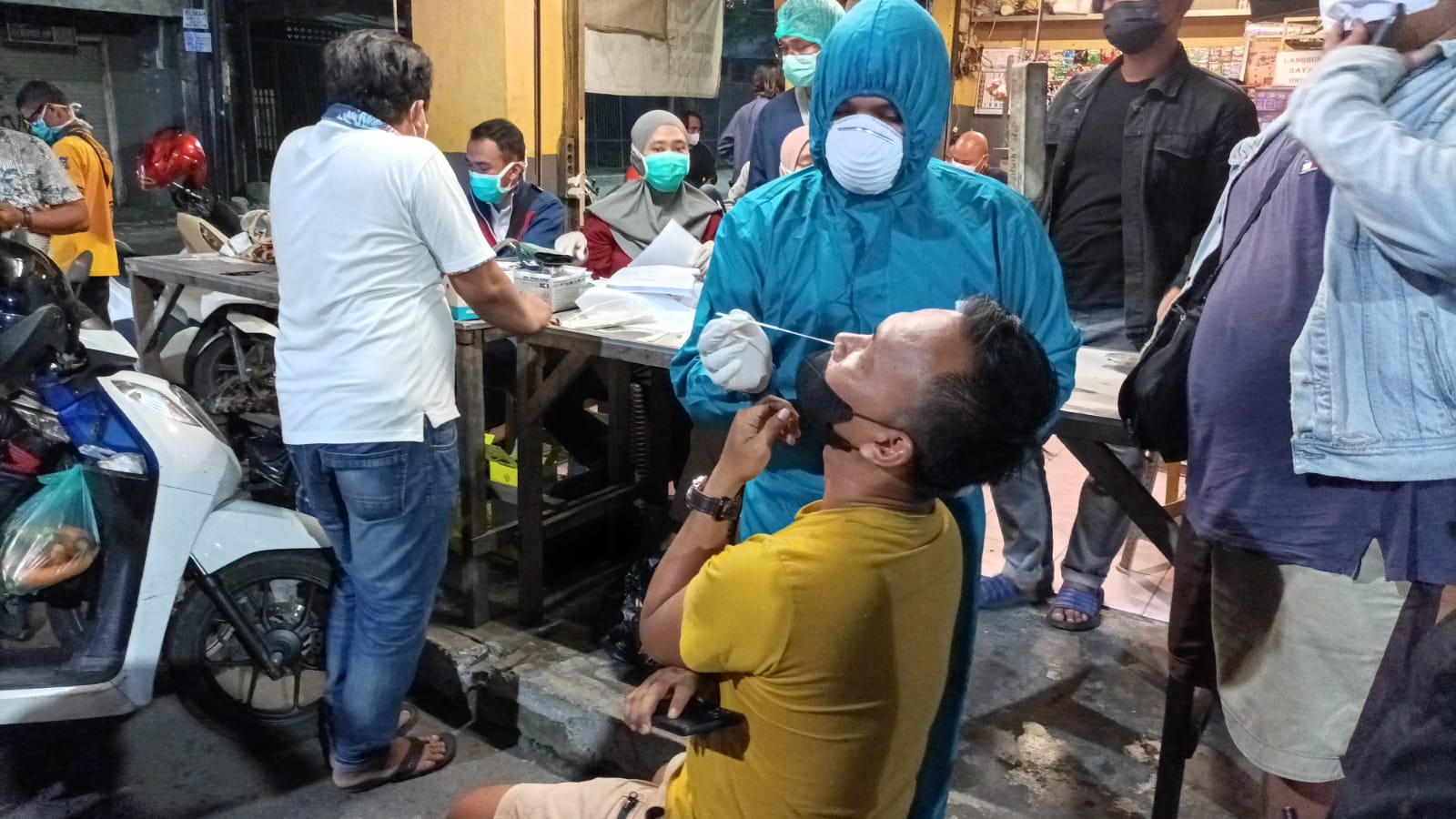 Omicron Melonjak, Pemkot Surabaya Lakukan Operasi Prokes dan Swab Hunter