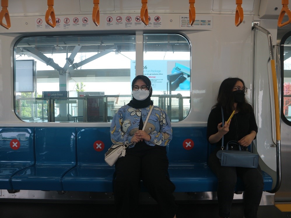 Tips Naik Transportasi Umum yang Aman di Tengah Merebaknya Omicron
