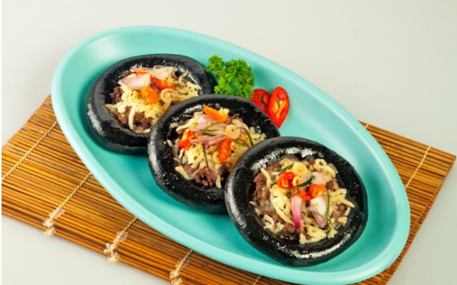 Resep Pizza Mini Hitam Sambal Matah, Hidangan Unik di Akhir Pekan