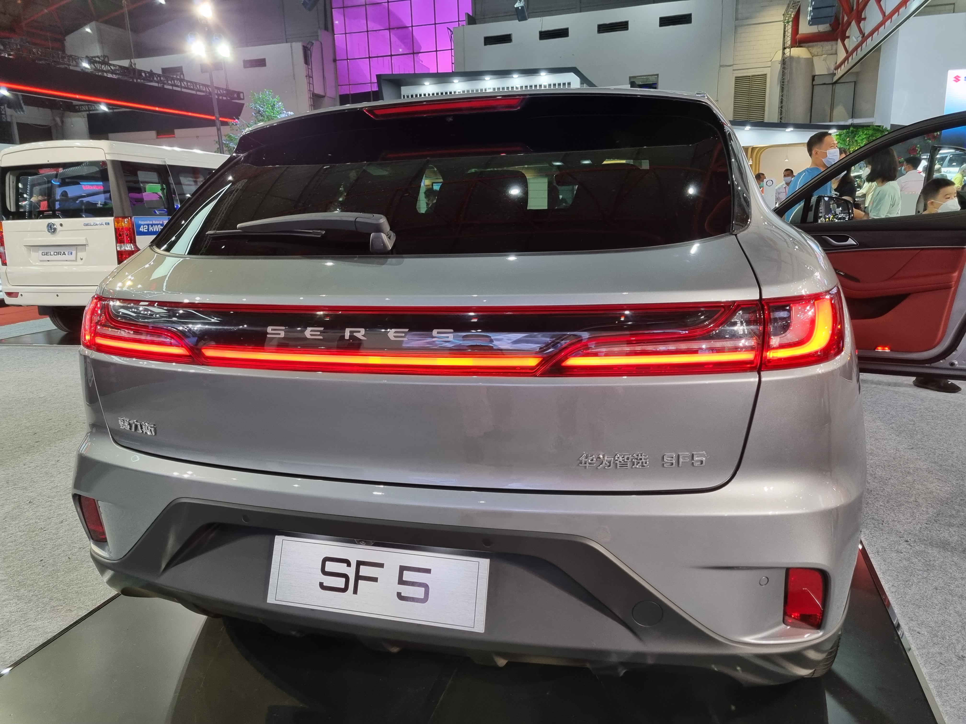 Pamerkan SUV Listrik Seres SF5 di IIMS 2022, DFSK Masih Studi Pasar Indonesia