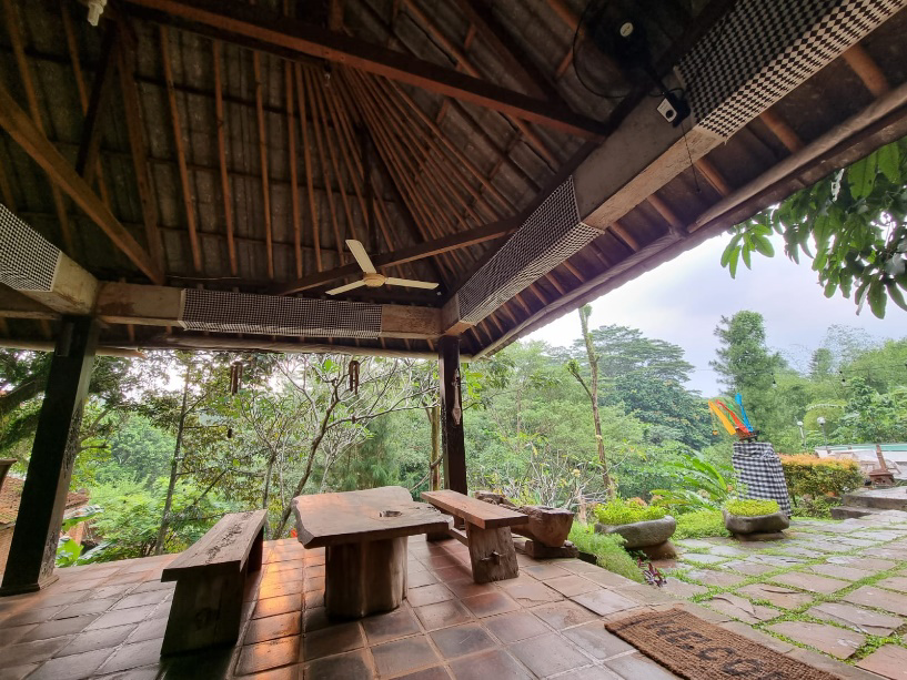 Cafe Kali Cinere, Suguhkan Nuansa Alam ala Ubud