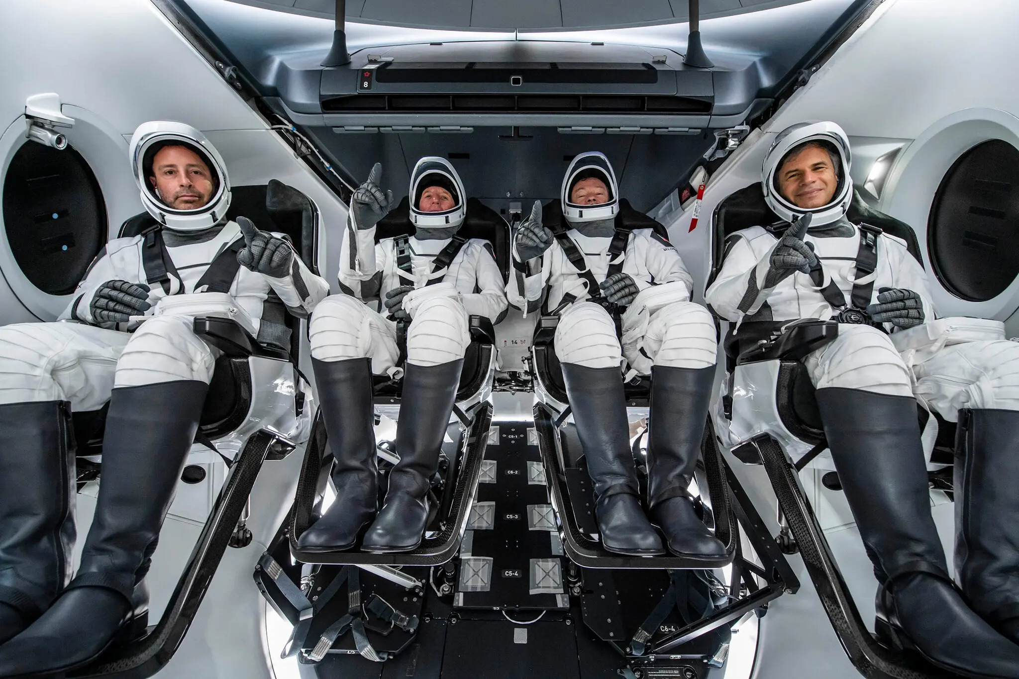 NASA dan SpaceX Luncurkan Perjalanan Pribadi Pertama ke Luar Angkasa