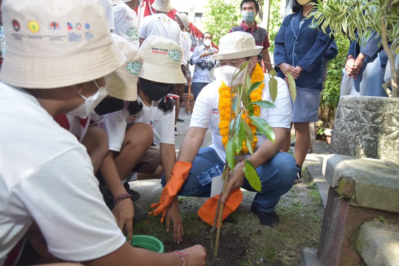 Jaga Perubahan Iklim, Kemenko PMK Launching Penanaman 10 Juta Mangrove