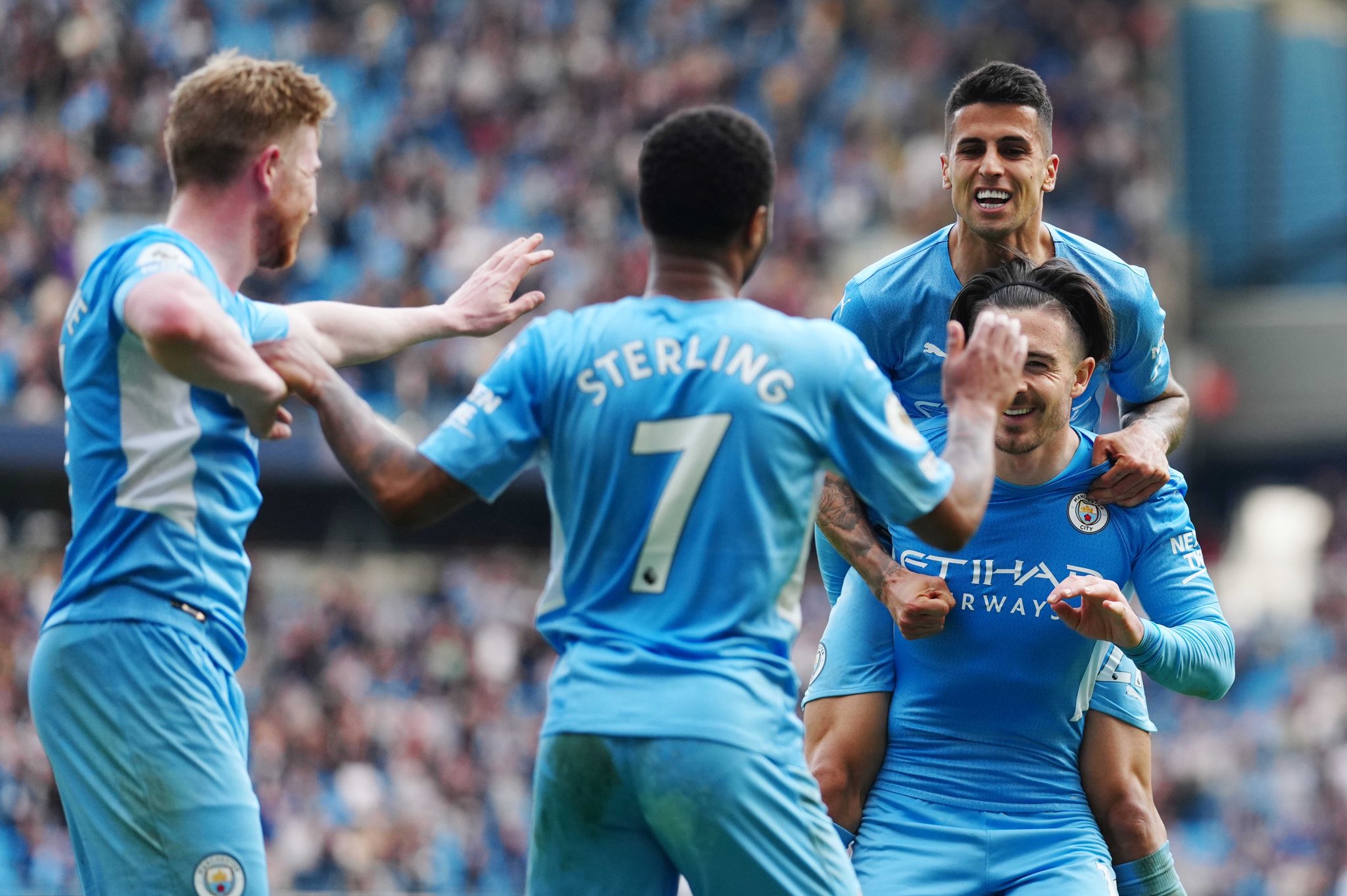 Mengintip Sisa Laga Pacu Juara Man City dan Liverpool
