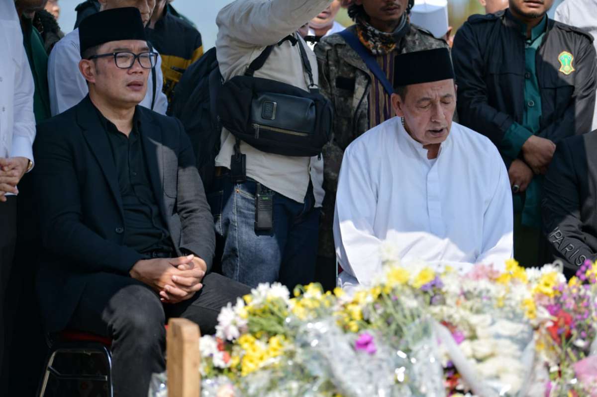 Didampingi Ridwan Kamil, Habib Luthfi Ziarahi Makam Eril