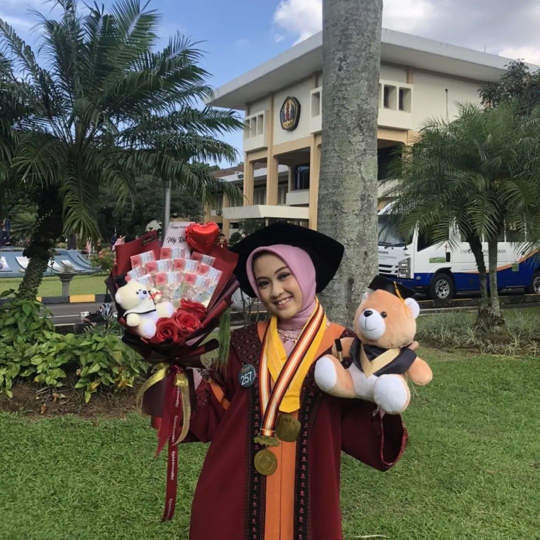 Rein Vidya Banafsha, Wisudawan Kedokteran Unpad Termuda Usia 19 Tahun