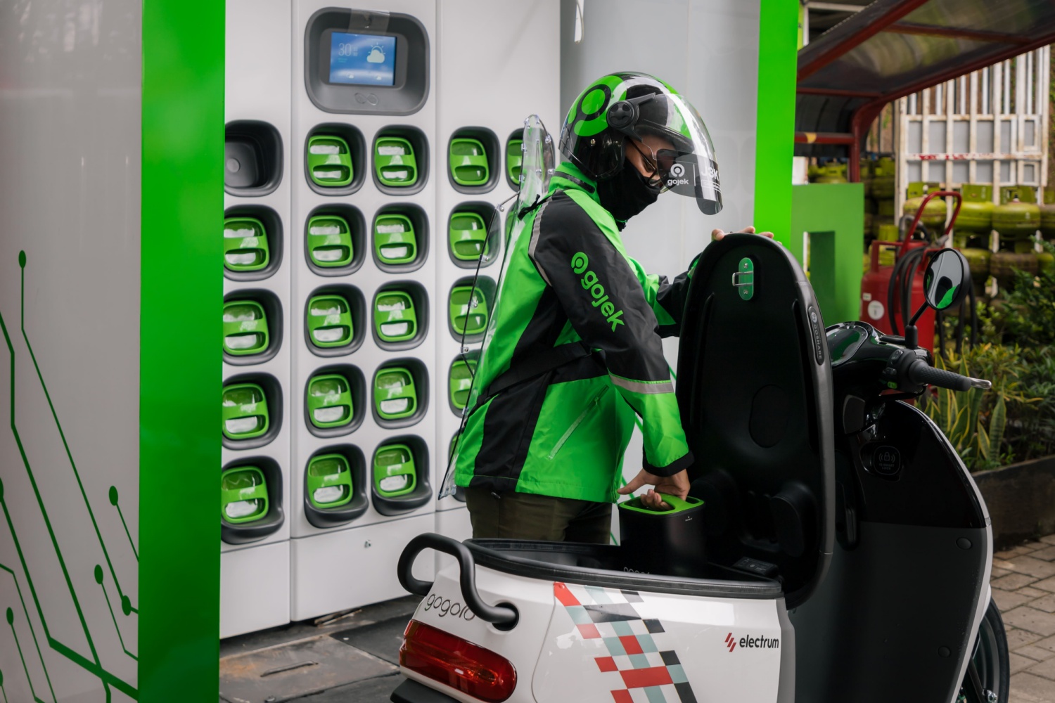 Lima Bulan Uji Coba Komersial, Pemesanan GoRide Electric Gojek Naik Dua Kali Lipat