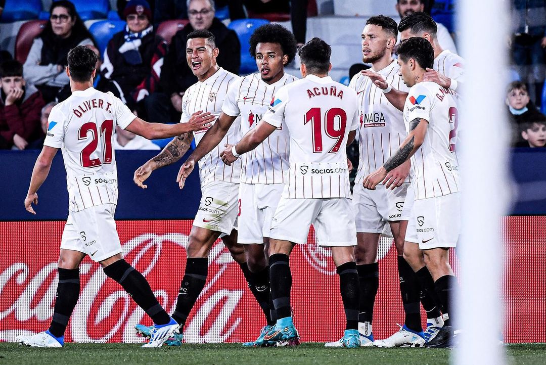 Barcelona dan Chelsea Saling Sikut Berburu Bek Timnas Prancis