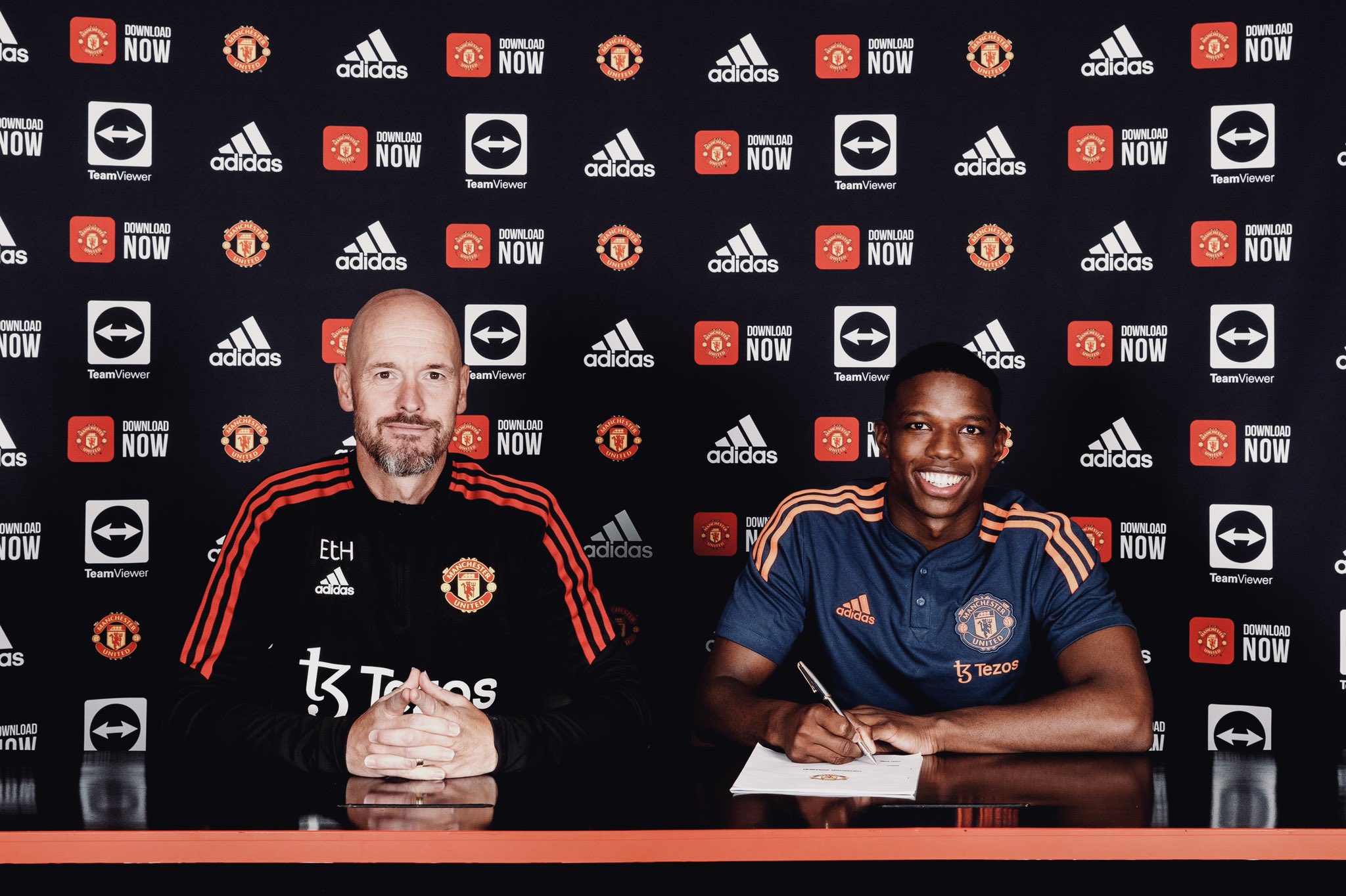 Manchester United Resmi Rekrut Tyrell Malacia