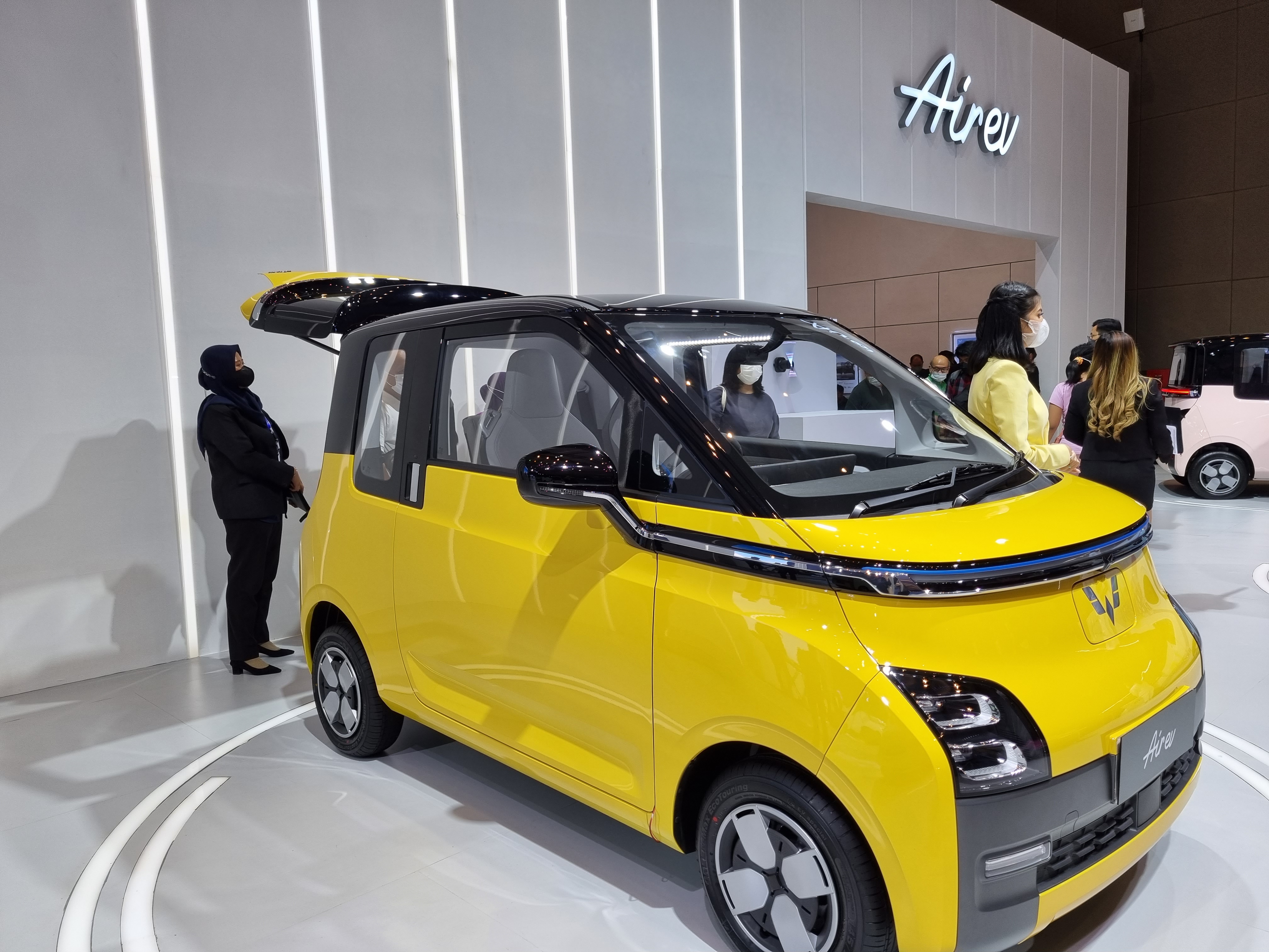 Perbedaan Dua Varian Mobil Listrik Wuling Air EV