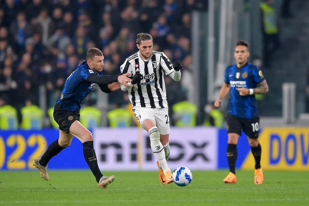 Frenkie de Jong Makin Susah, Manchester United Jadikan Gelandang Juventus Ban Serep
