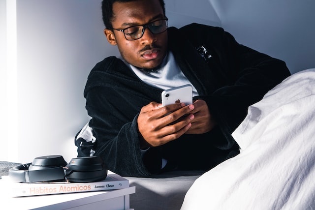 Sering Begadang untuk Me Time? Kenali Sindrom Bedtime Procrastination