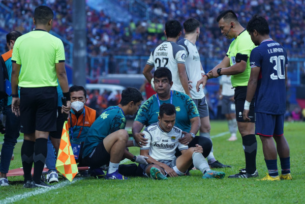 Erwin Ramdani Jadi Korban Kemenangan Persib Bandung atas Arema FC