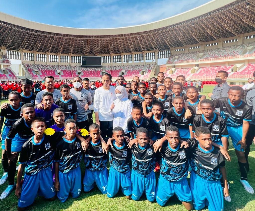Jokowi Launching Papua Football Academy